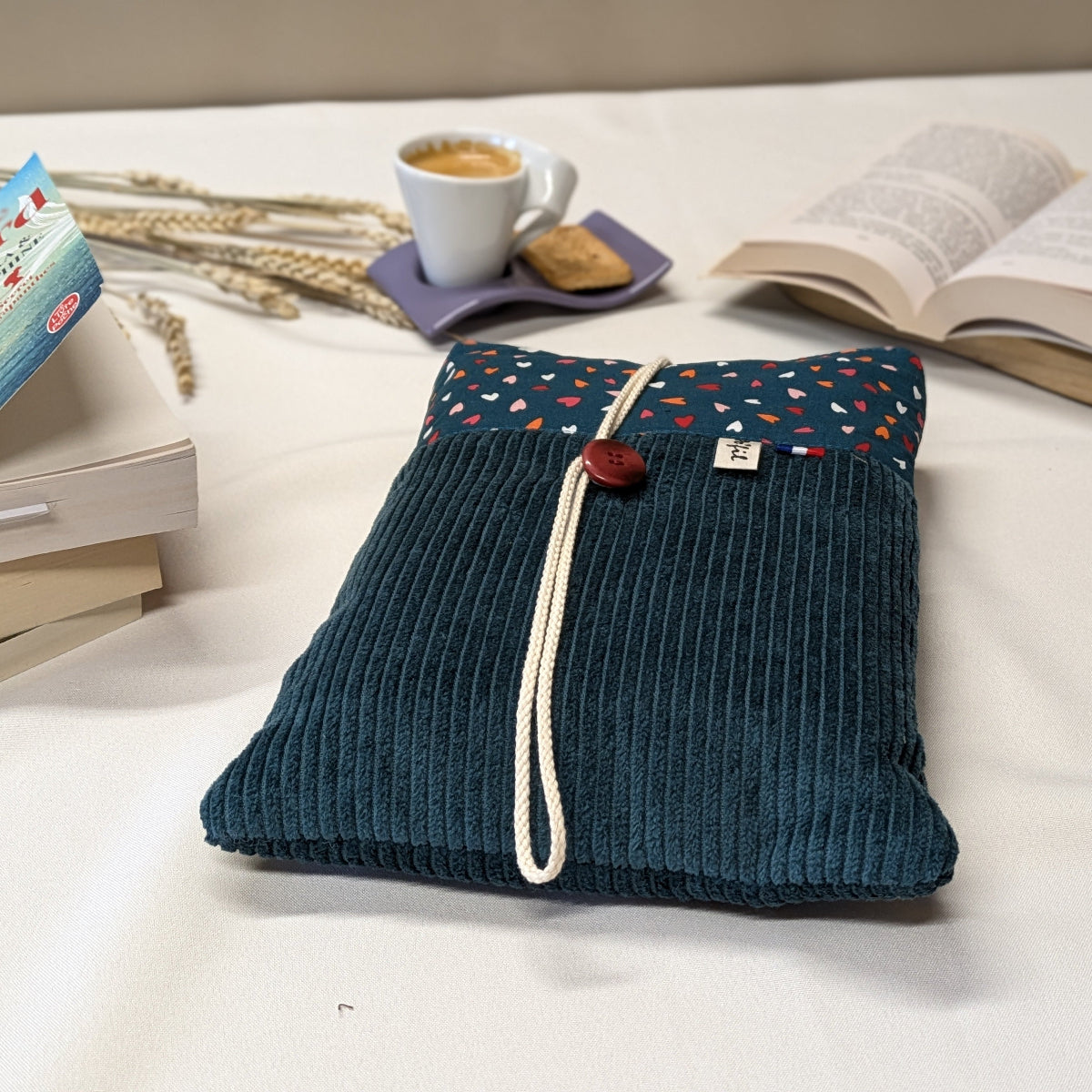 Pochette à livre molletonnée, pour protéger un livre broché dans votre sac