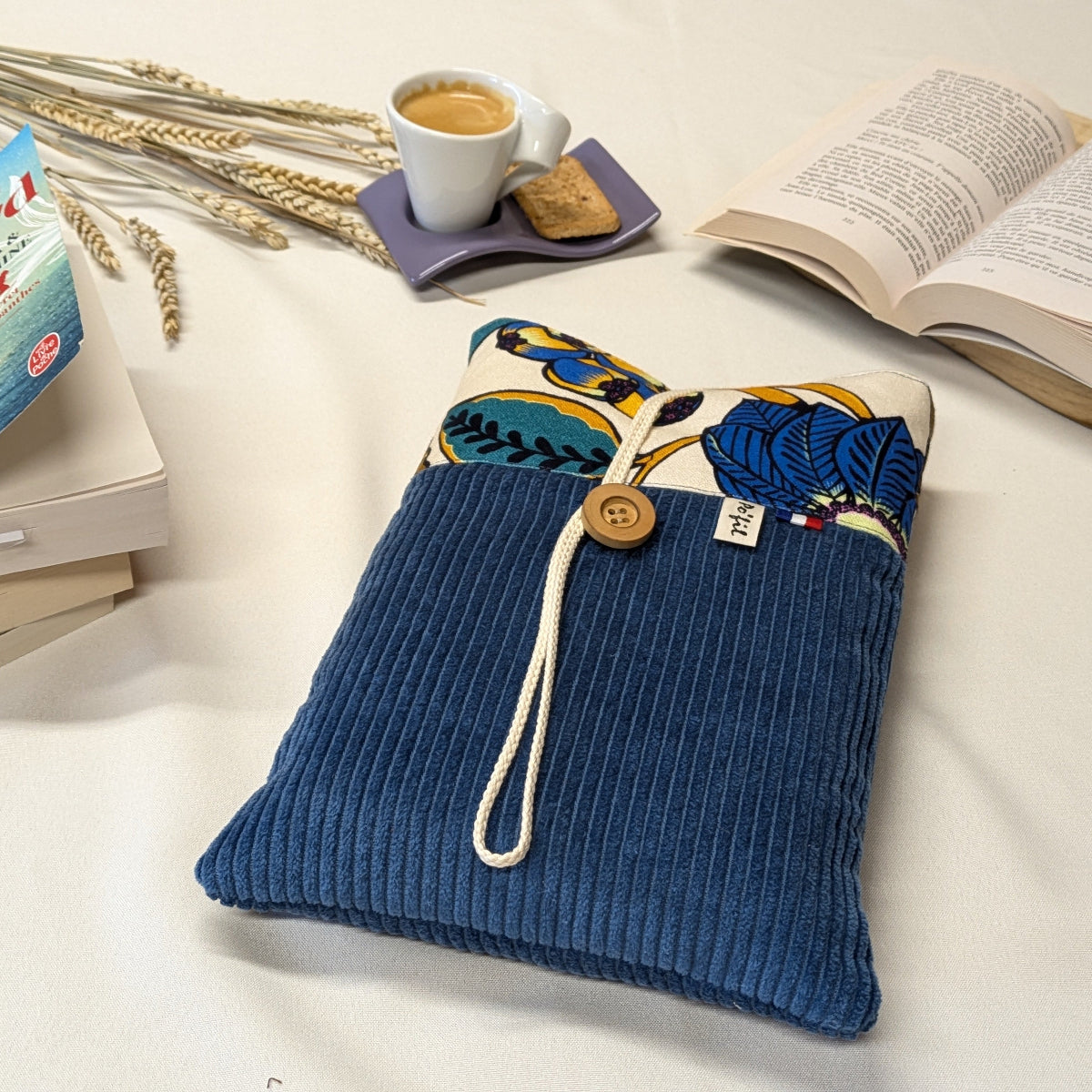 Pochette à livre molletonnée, pour protéger un livre broché dans votre sac