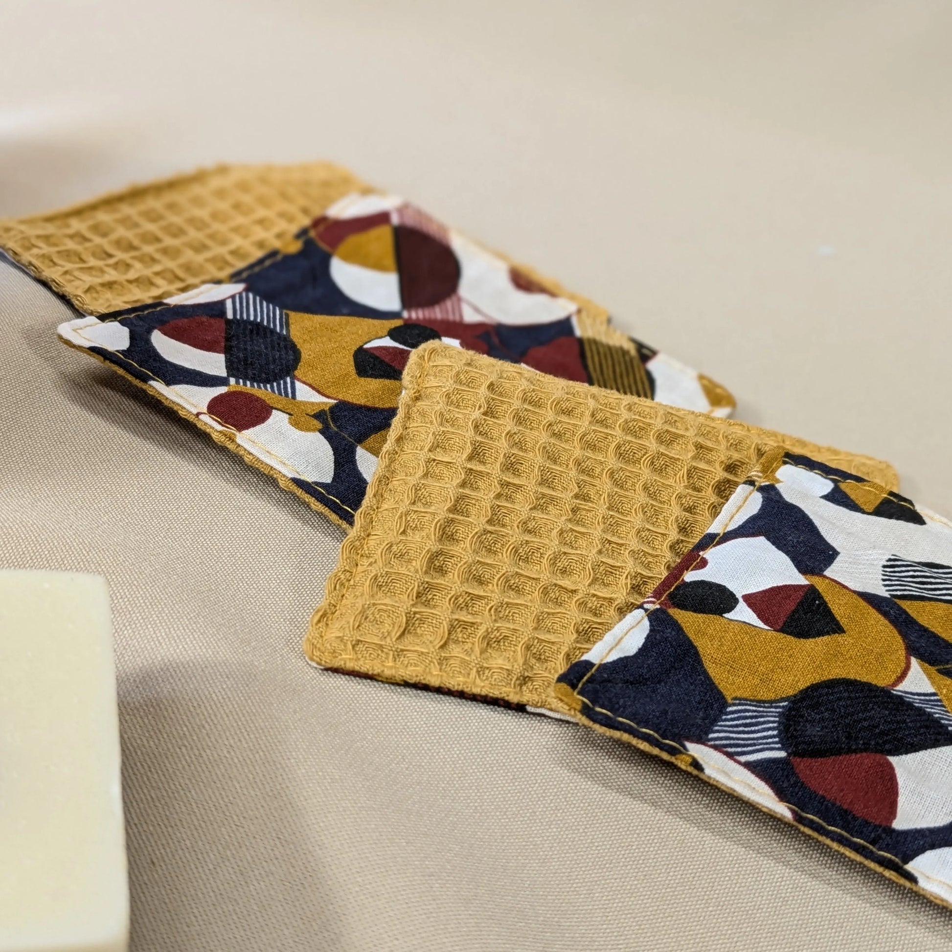 Panière de 10 lingettes lavables nid d'abeille, tissu Miklos et Po'fil