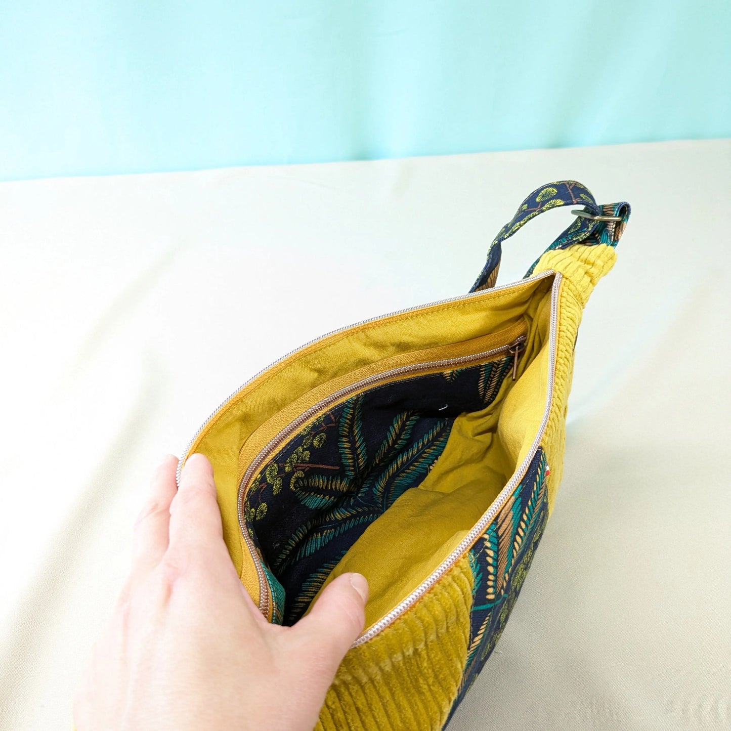 Sac demi-lune velours cotelé jaune moutarde Po'fil