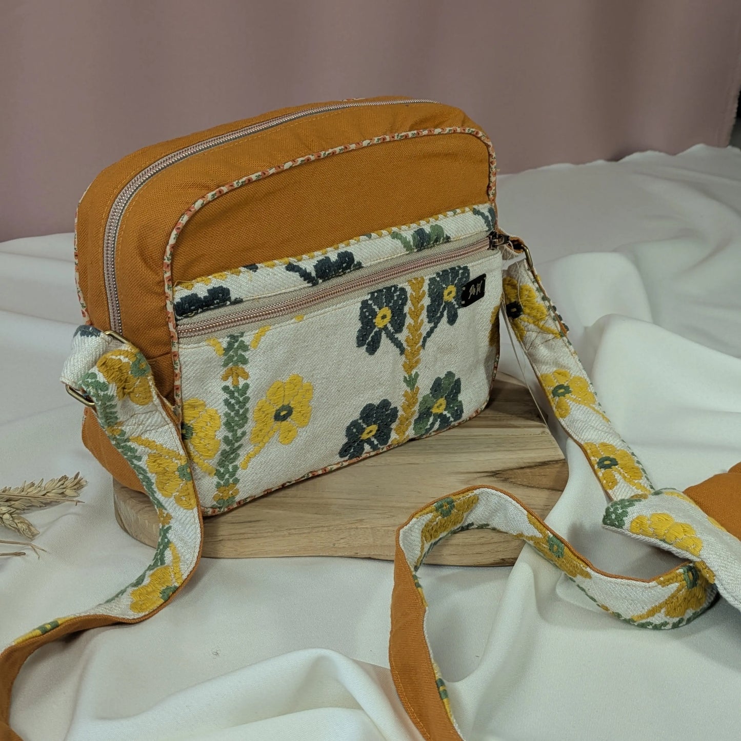 Sac besace en tissu lin viscose brodé et coton Po'fil