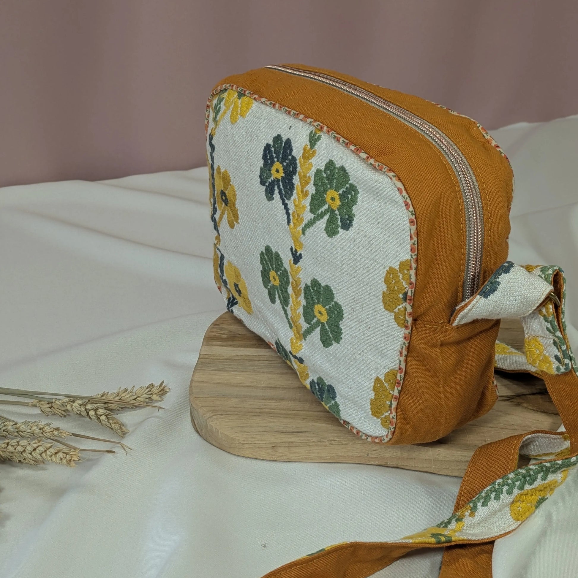 Sac besace en tissu lin viscose brodé et coton Po'fil