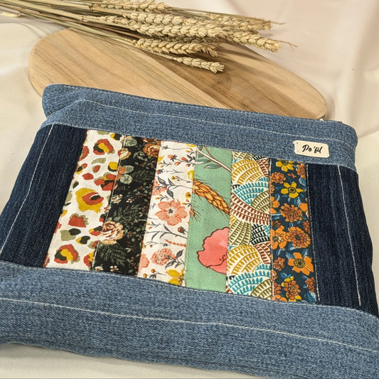 Pochette plate upcyclée jean et chutes de tissu Po'fil