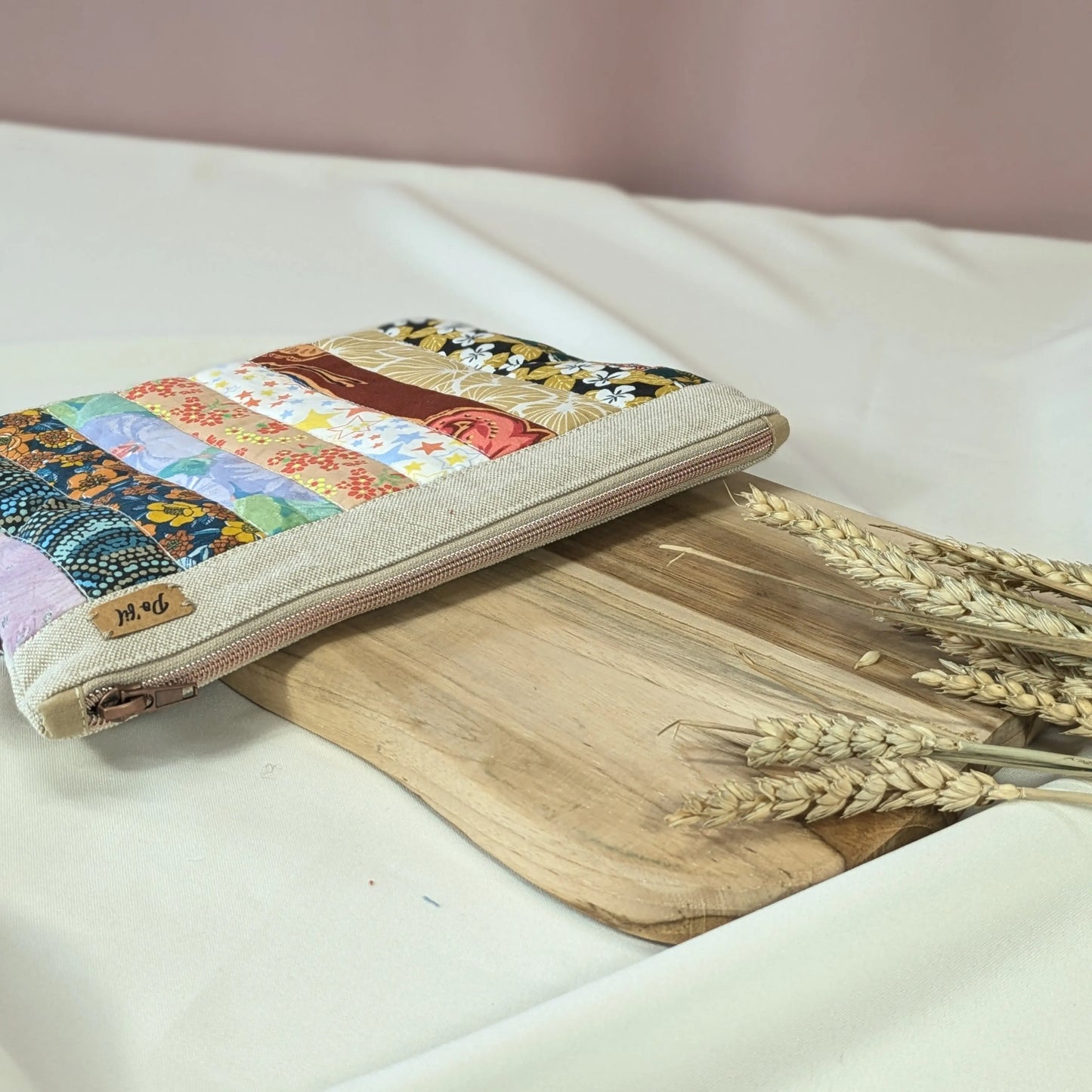 Pochette plate upcyclée en chutes de tissu Po'fil