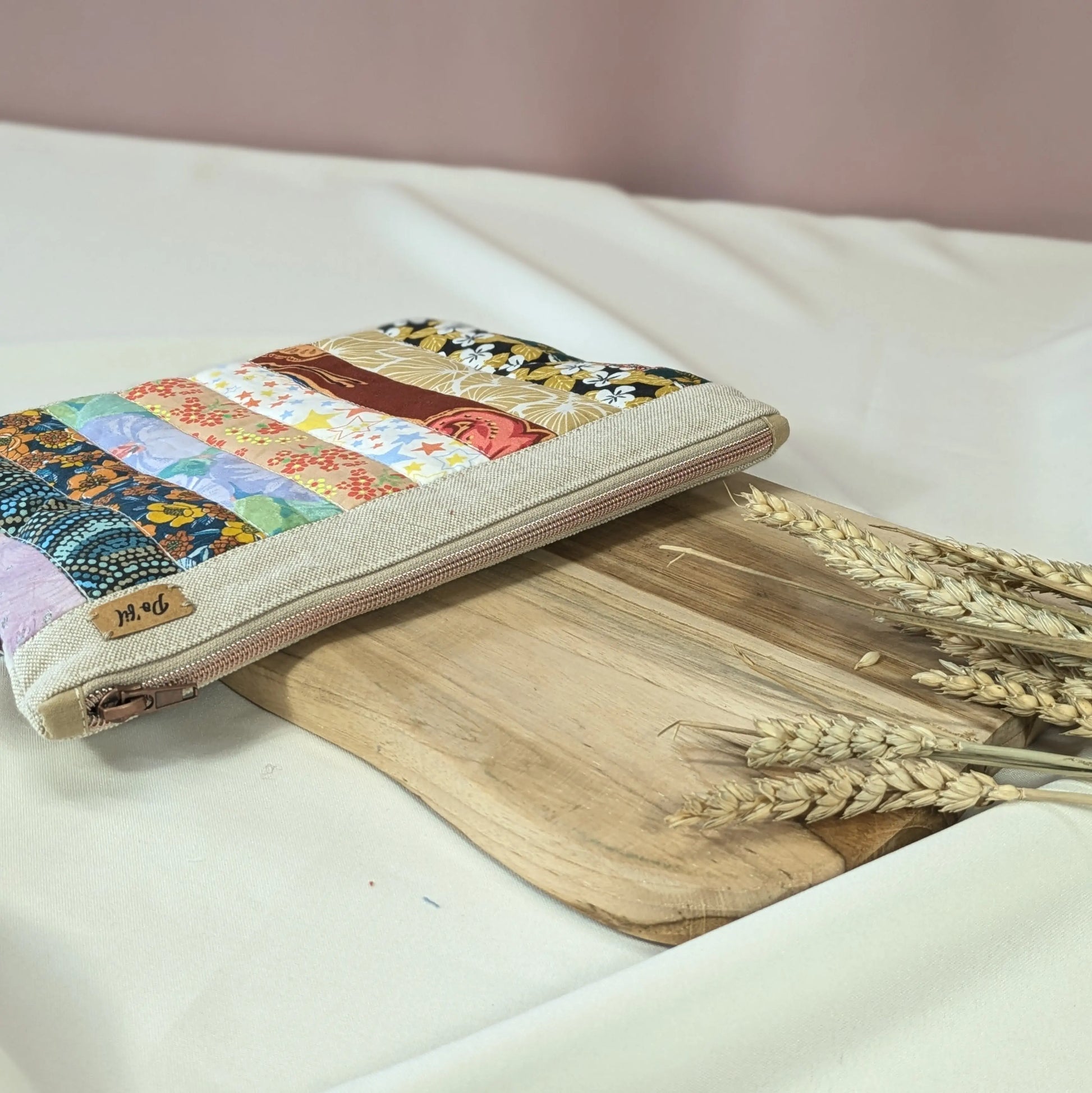Pochette plate upcyclée en chutes de tissu Po'fil