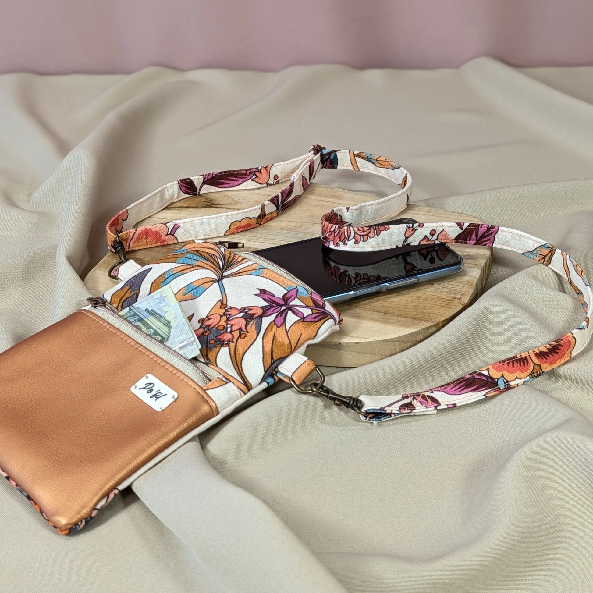 Pochette téléphone simili cuivré Po'fil