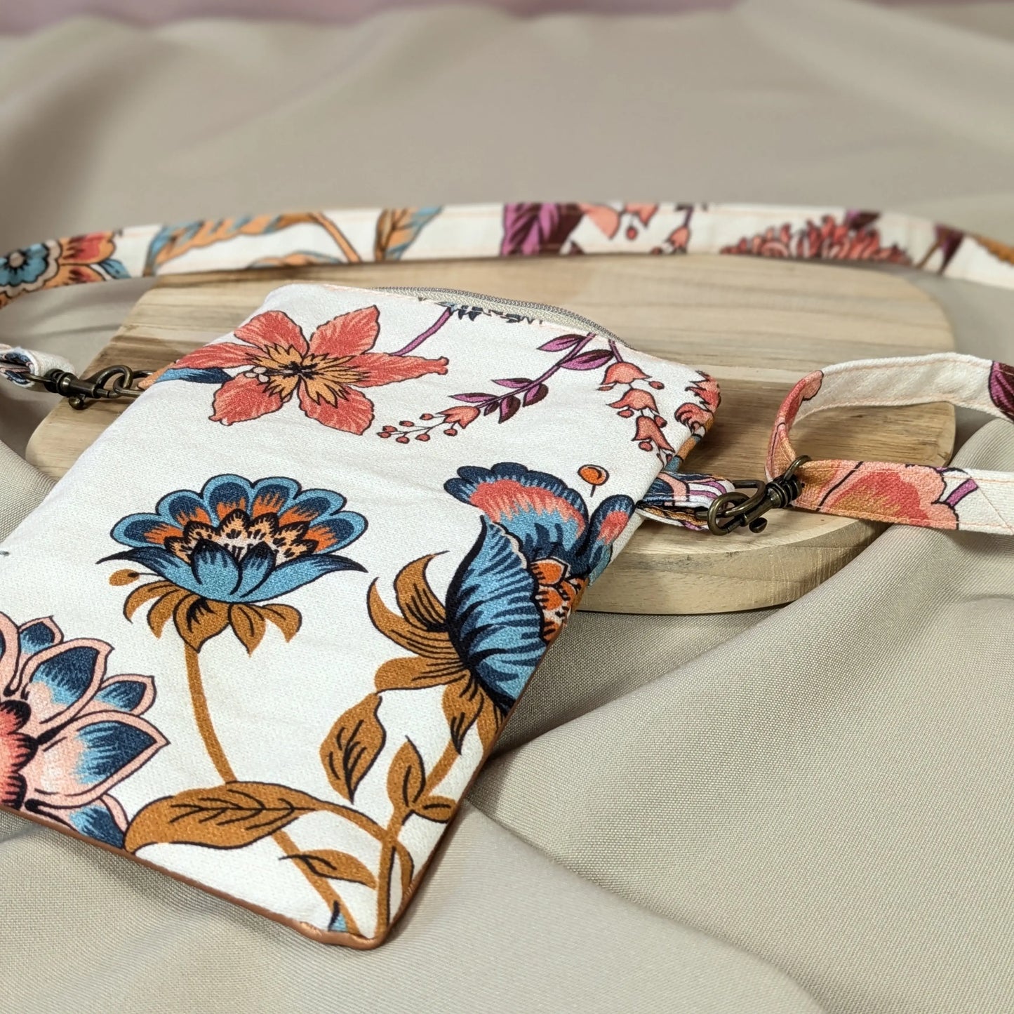 Pochette téléphone simili cuivré Po'fil