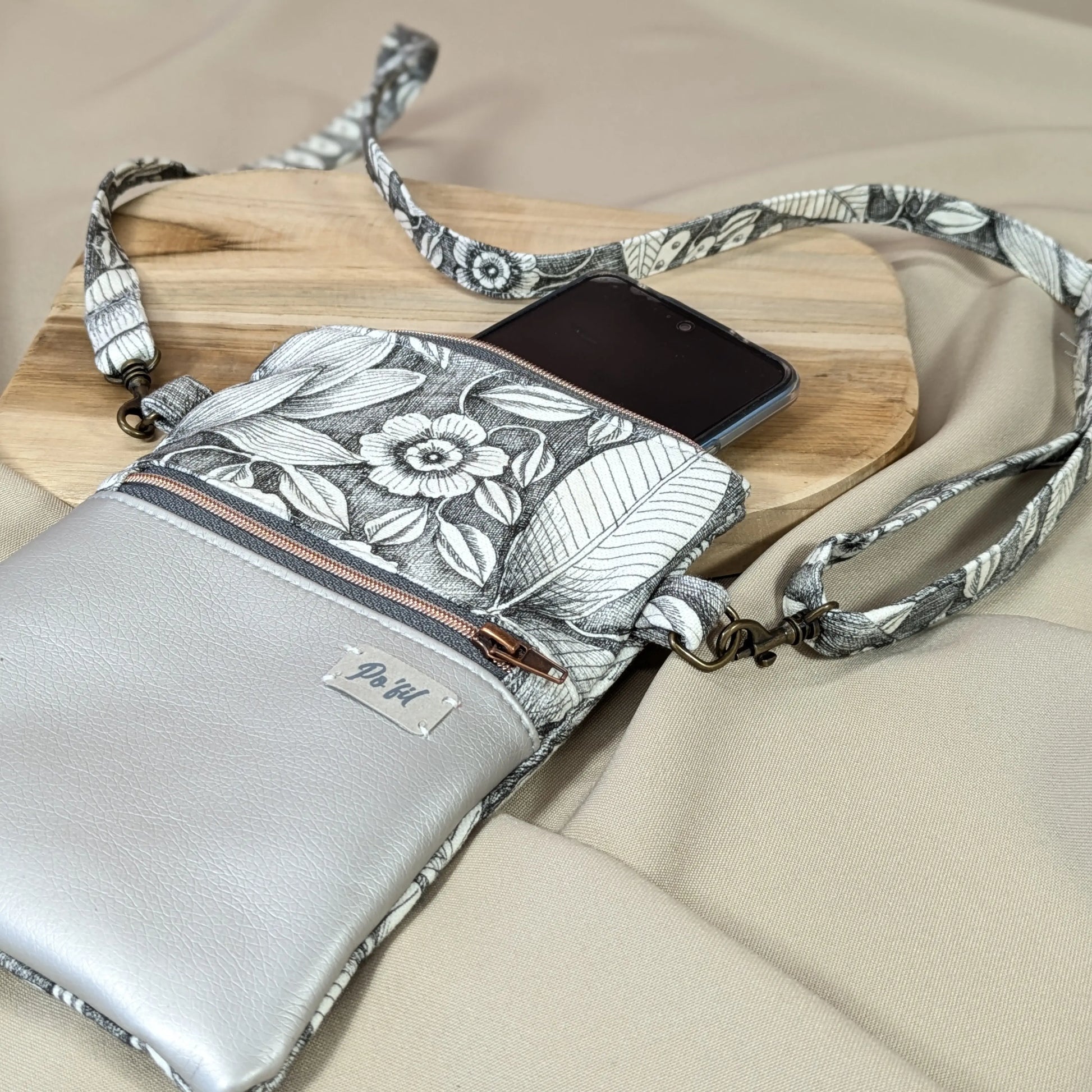 Pochette téléphone simili argent Po'fil