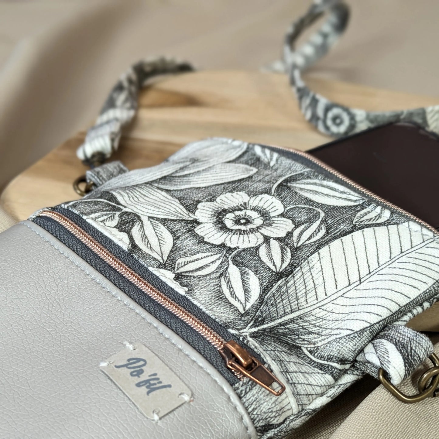 Pochette téléphone simili argent Po'fil