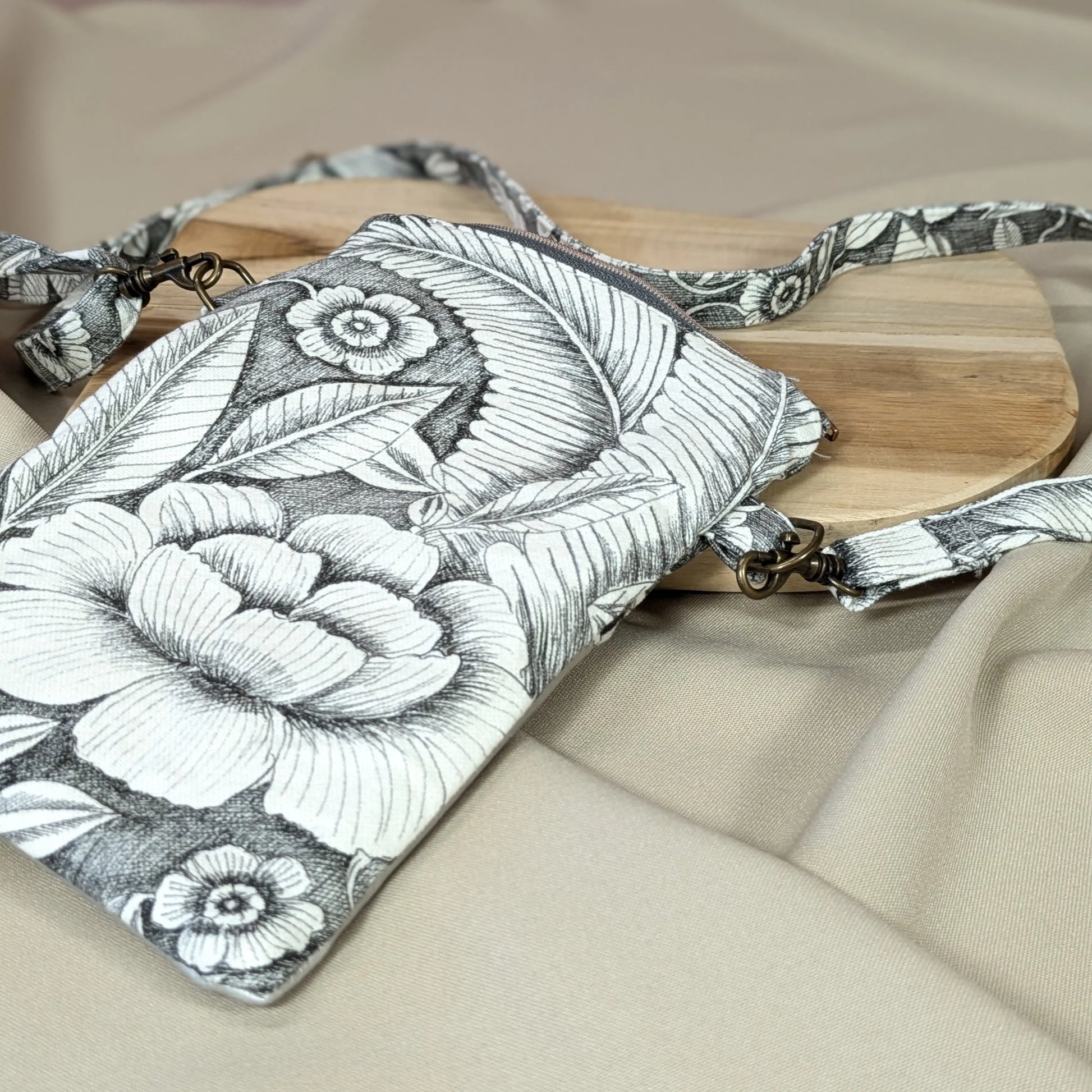 Pochette téléphone simili argent Po'fil