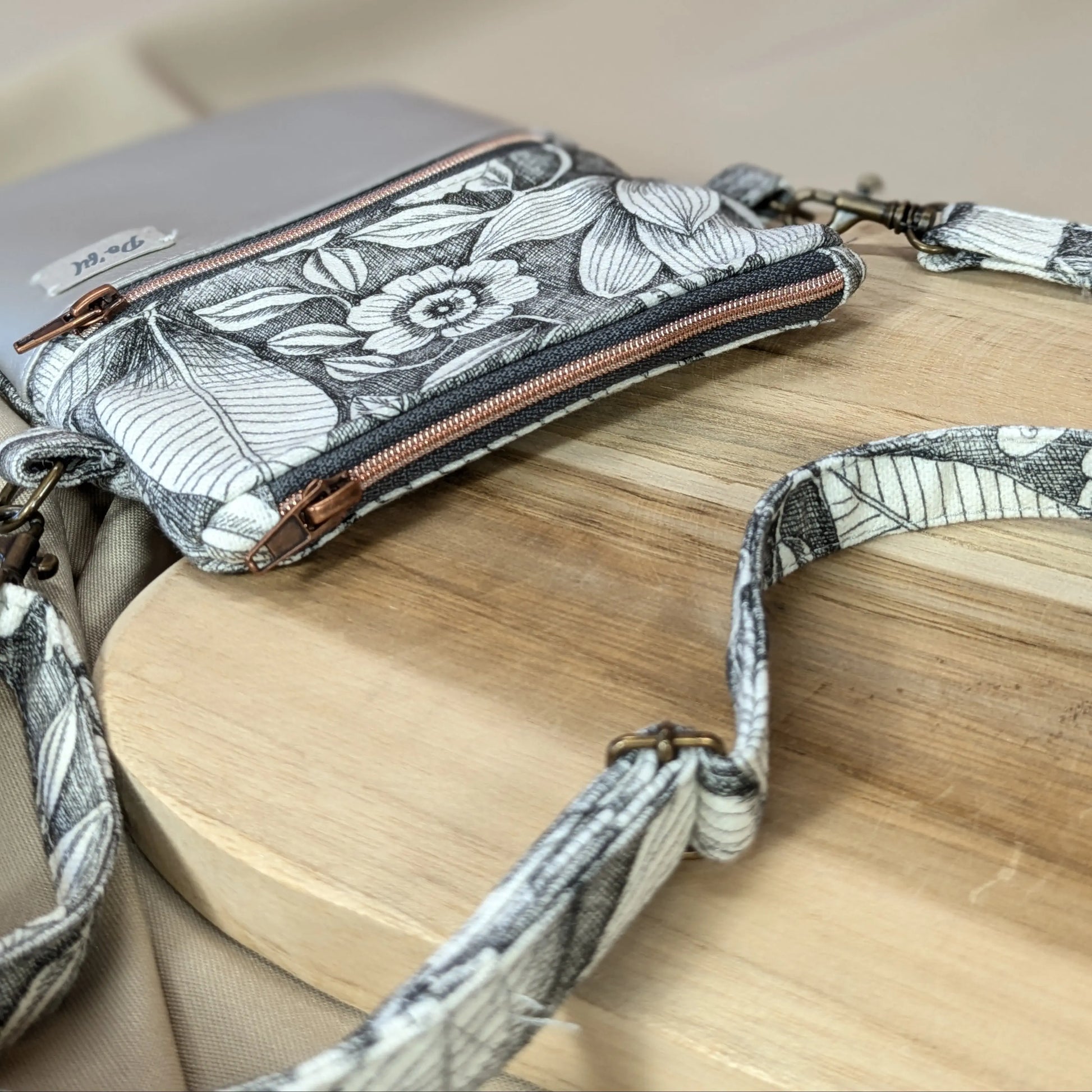 Pochette téléphone simili argent Po'fil