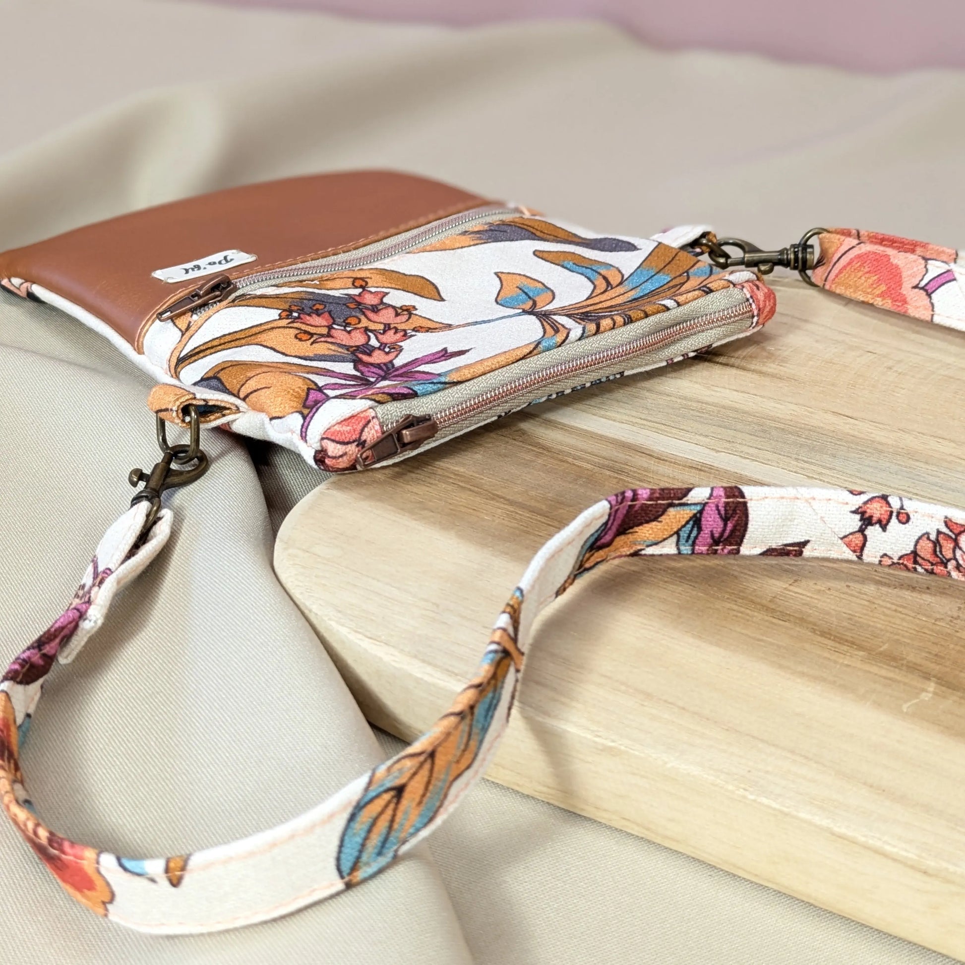 Pochette téléphone simili cuivré Po'fil