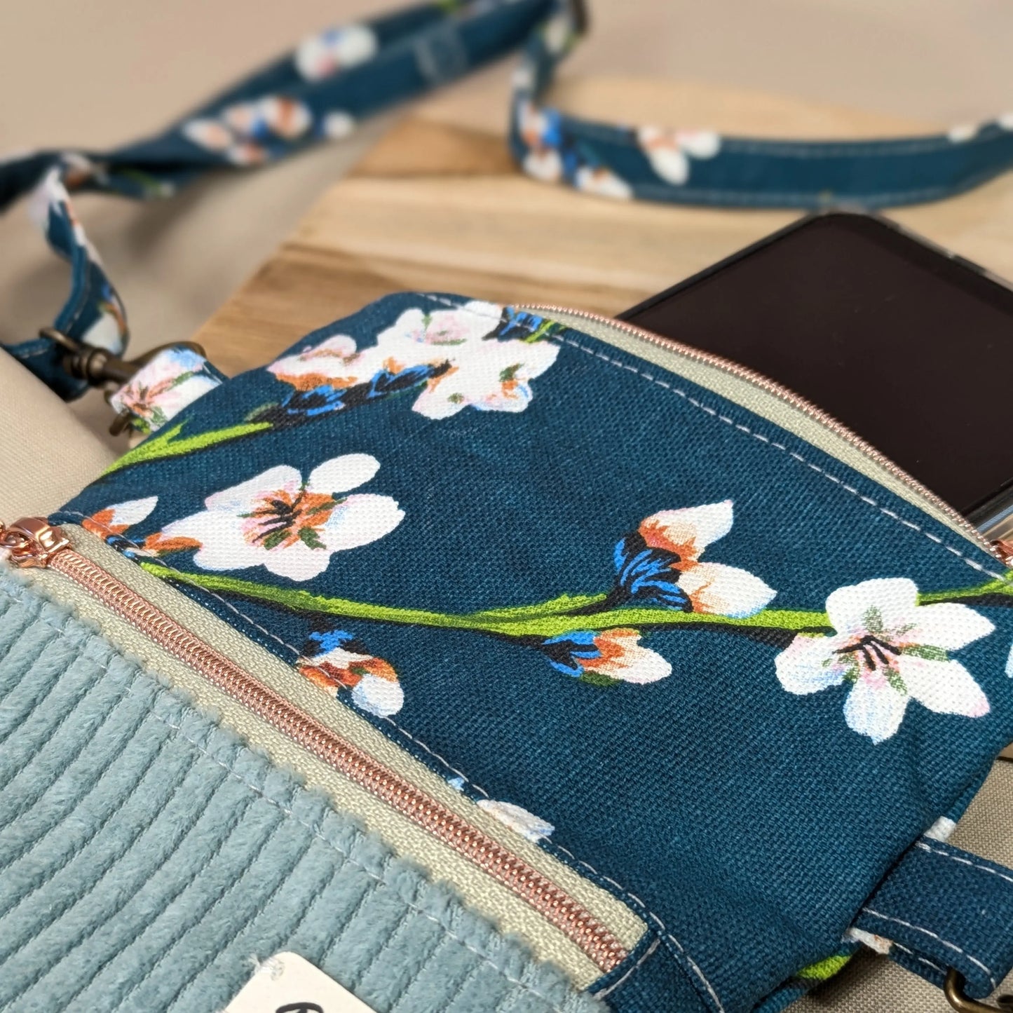 Pochette téléphone velours menthe Po'fil