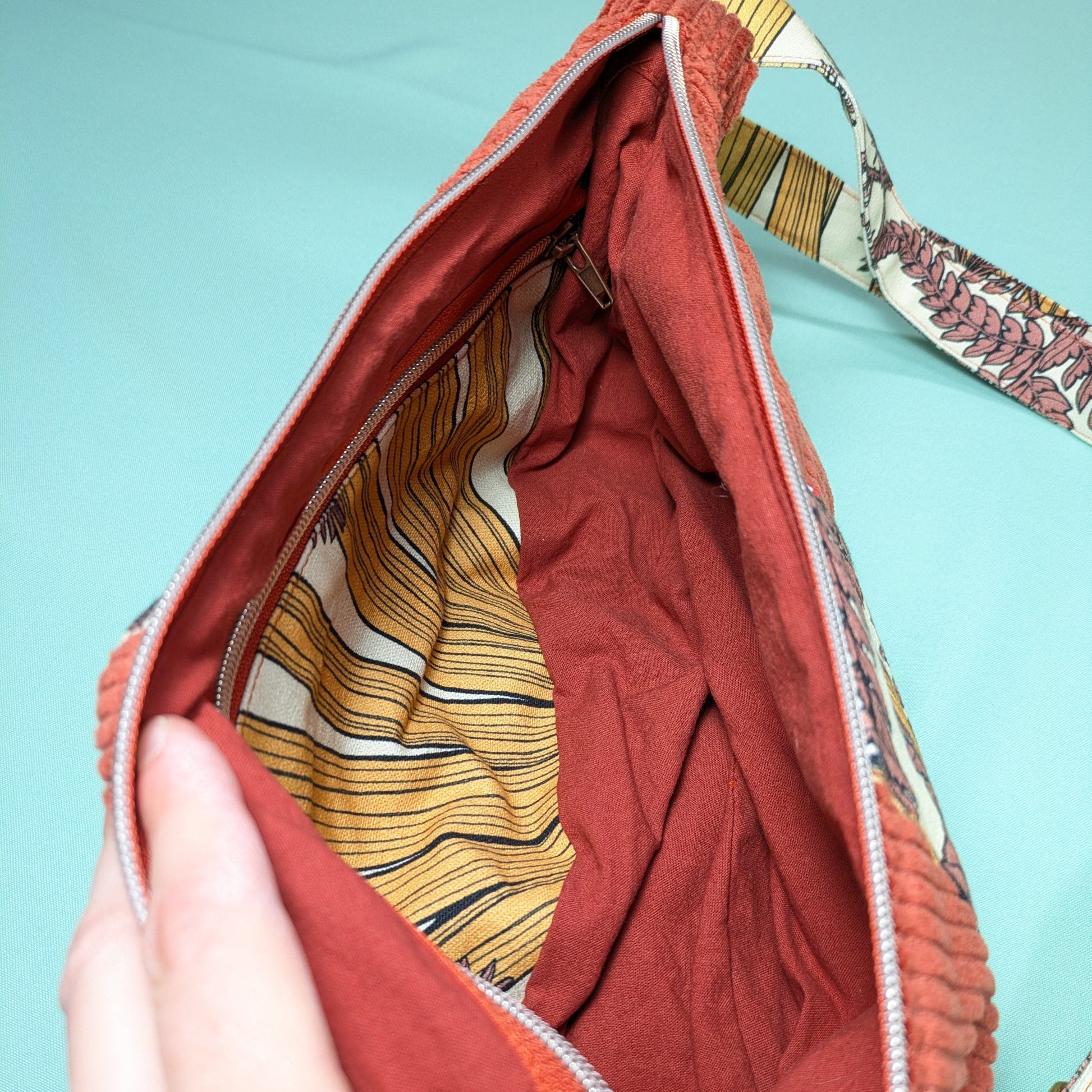 Sac demi-lune velours côtelé brique Po'fil