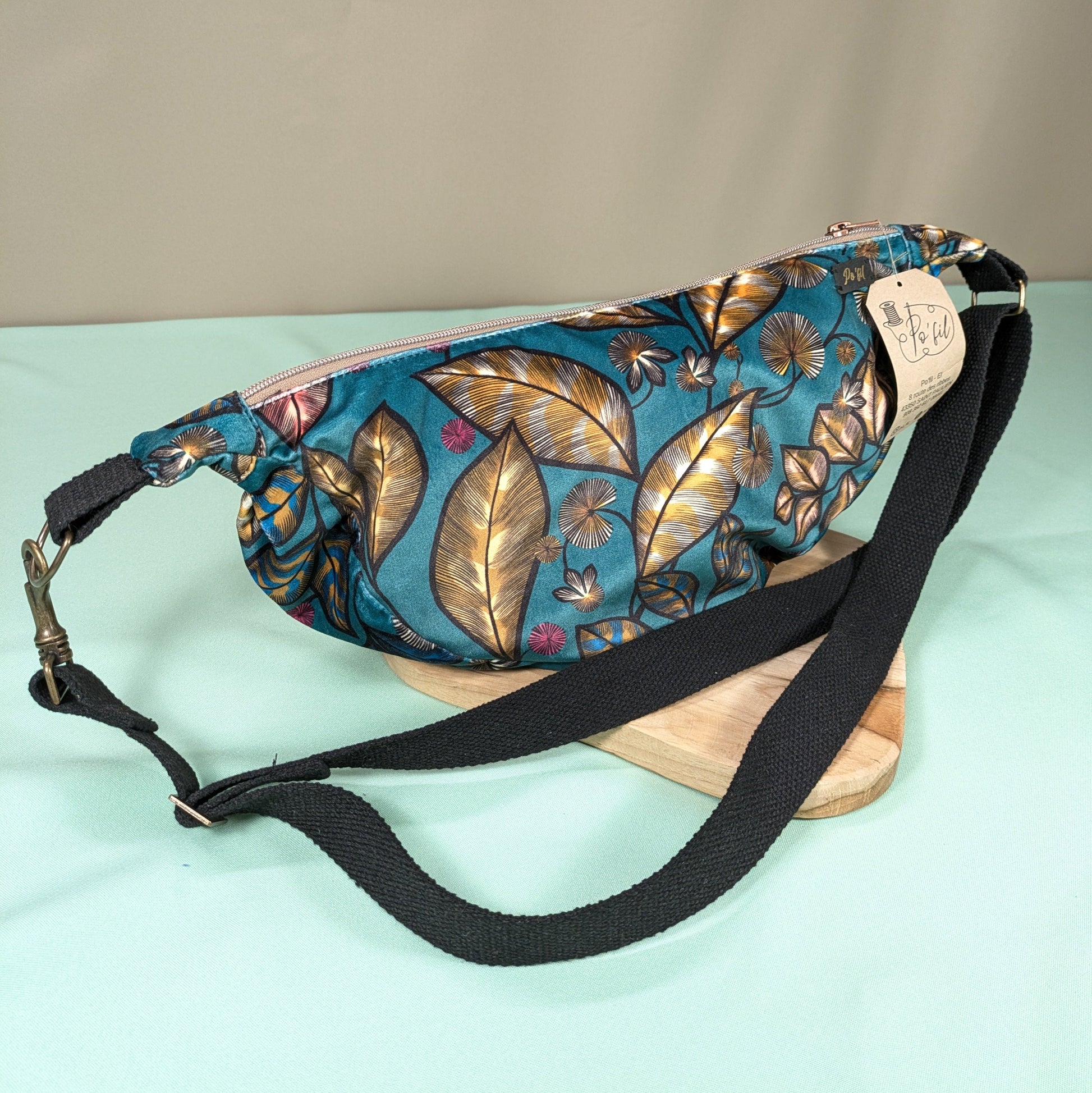 Sac demi-lune velours ras, tissu Rainbow tree Po'fil