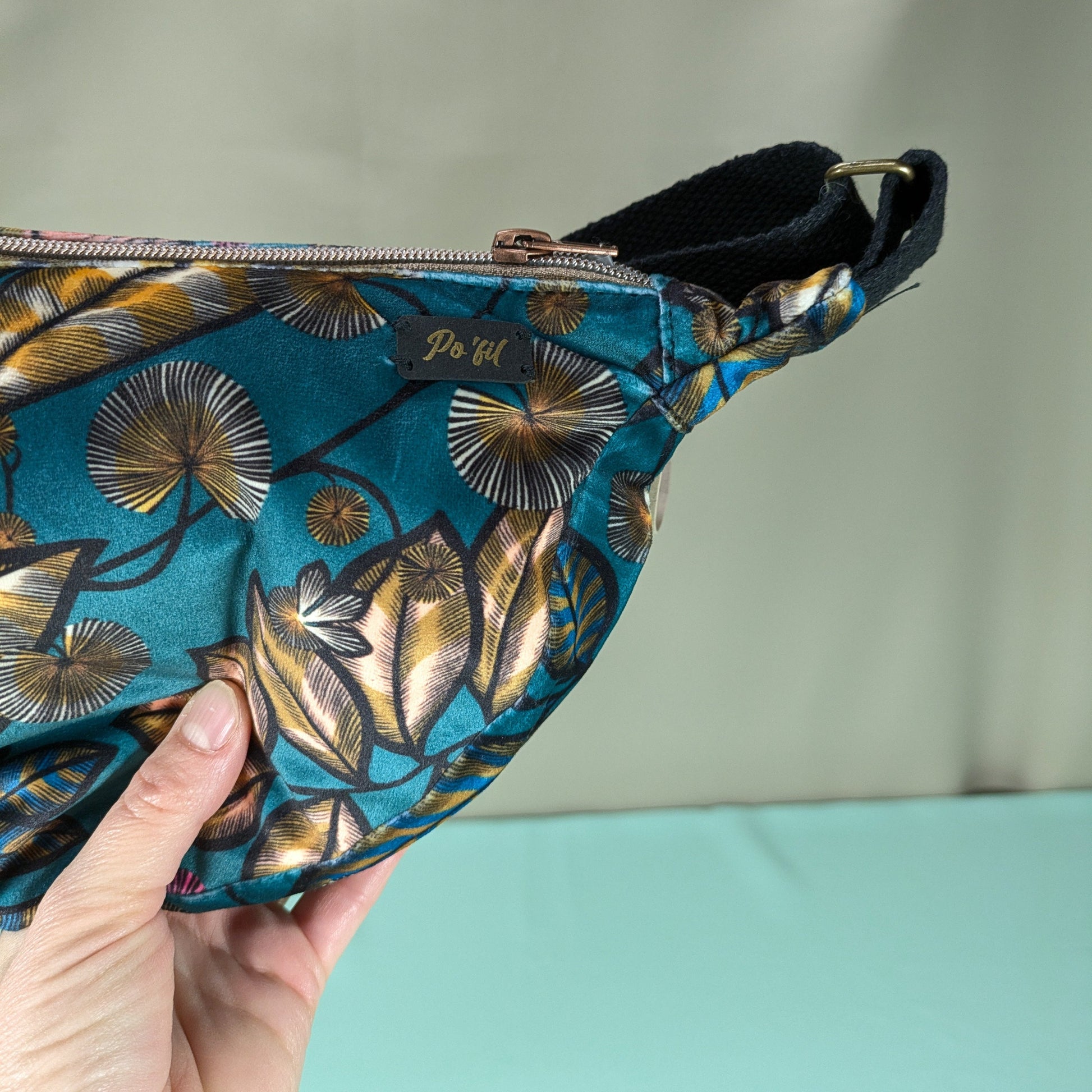 Sac demi-lune velours ras, tissu Rainbow tree Po'fil