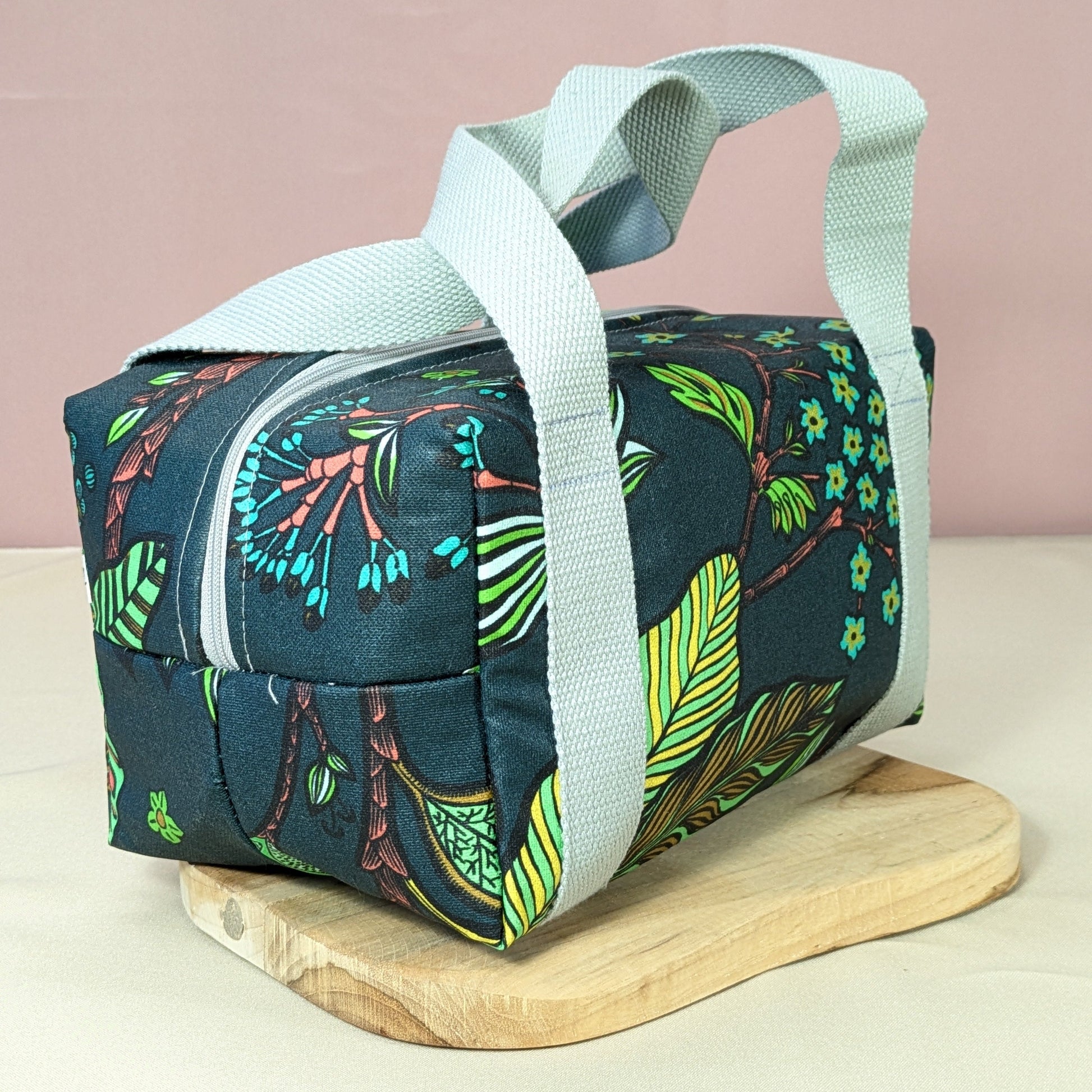 Lunch bag isotherme, tissu Bibi fond vert Po'fil