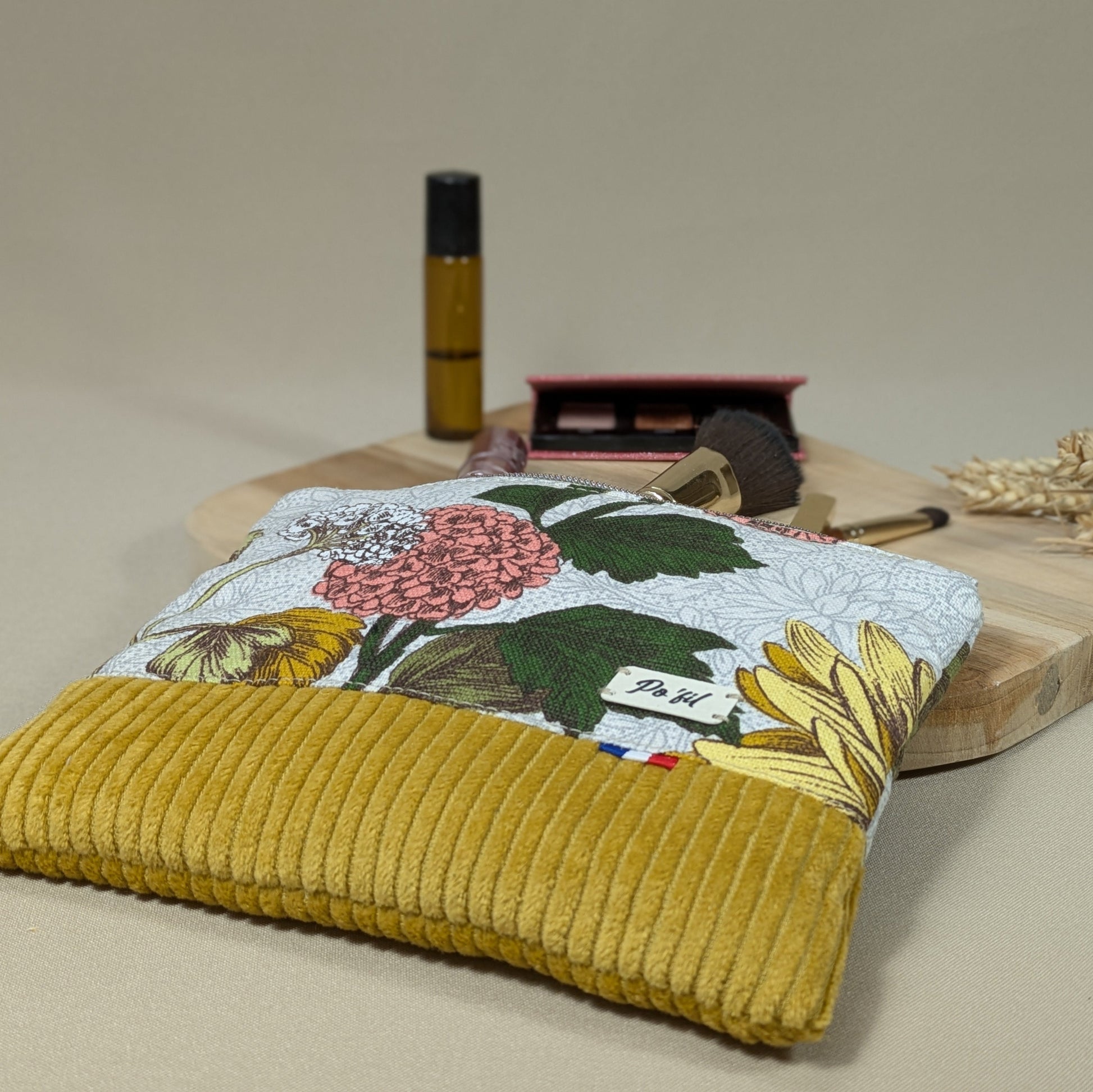 Pochette plate velours côtelé jaune moutarde Po'fil