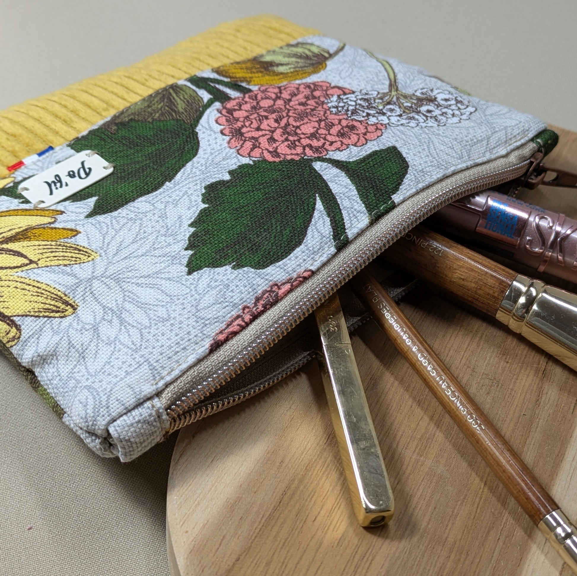 Pochette plate velours côtelé jaune moutarde Po'fil