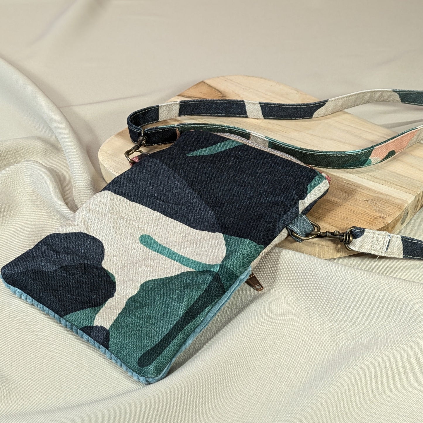 Pochette téléphone bandoulière, velours vert menthe Po'fil
