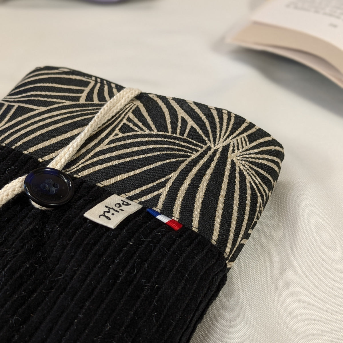 Petite pochette à livre, velours côtelé noir Po'fil