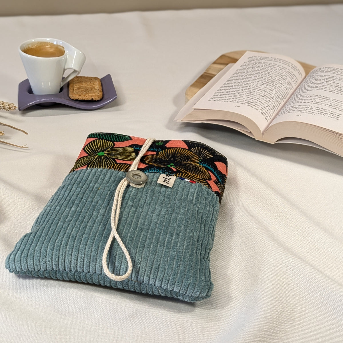 Petite pochette à livre, velours côtelé vert menthe Po'fil