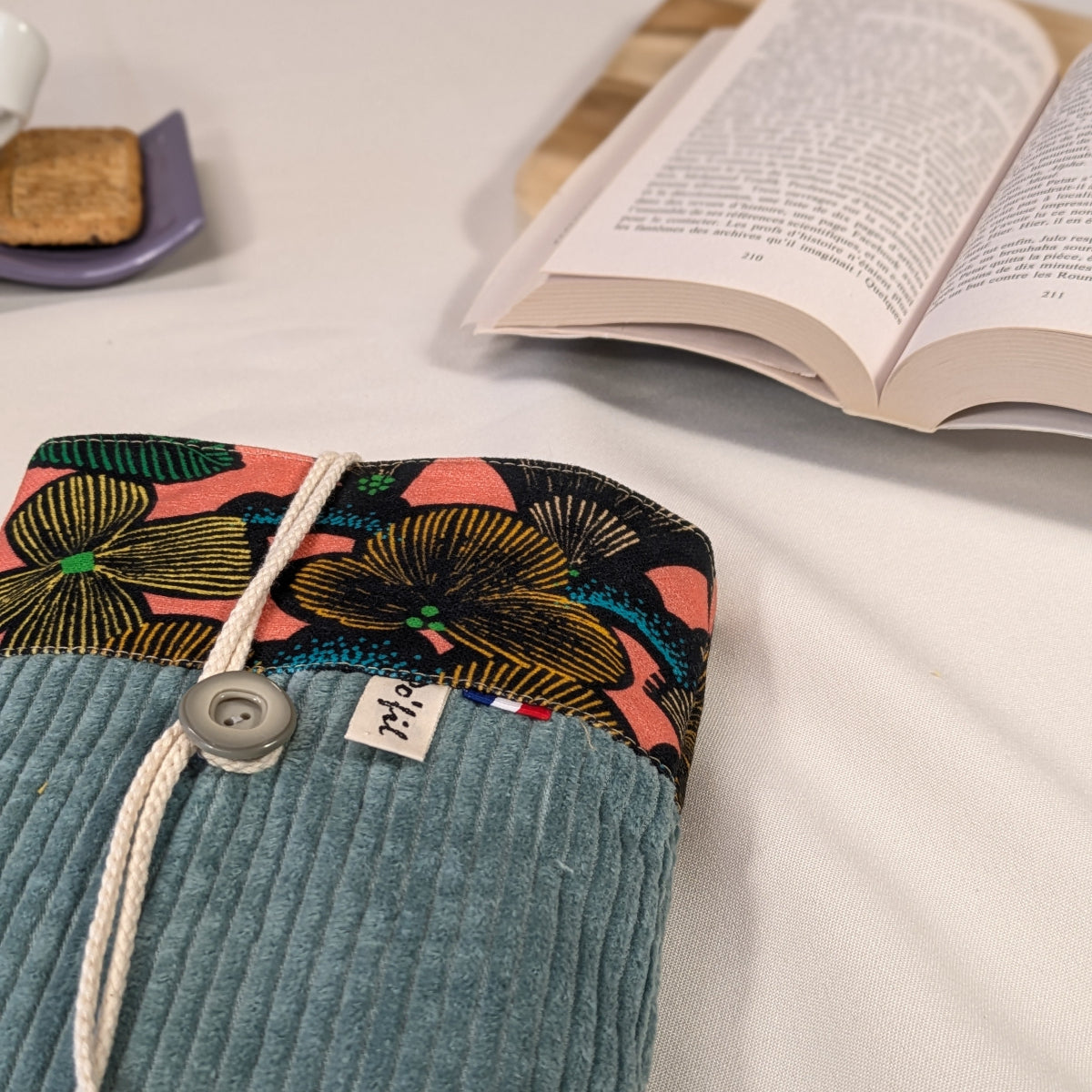Petite pochette à livre, velours côtelé vert menthe Po'fil