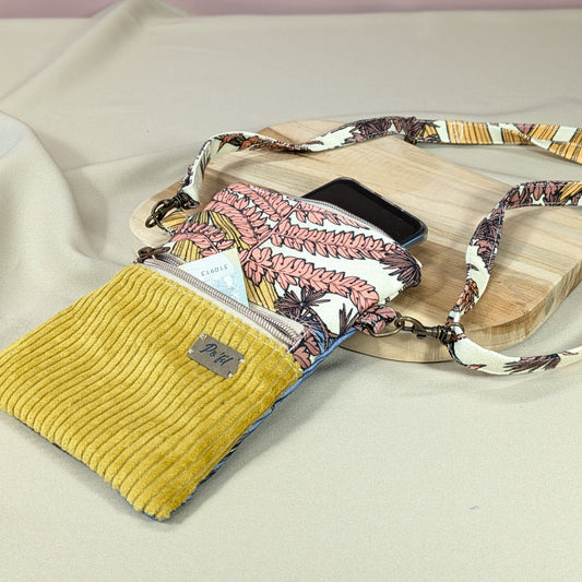 Sac pour téléphone en velours côtelé jaune moutarde, l'accessoire indispensable pour partir léger